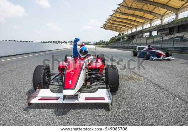 Foto Stock 549085708 A Tema Automobilista Da Corsa Festeggia