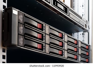 Rack-mounted Disk Array Server