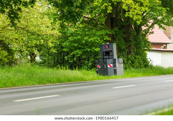 Radar control with an anti-tank speed camera on a\
country road