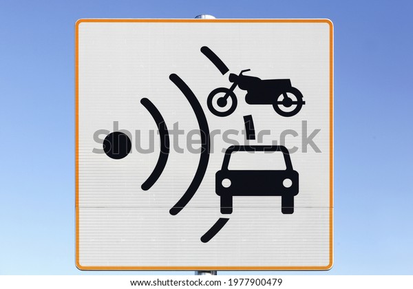 Radar signal and control on\
a road