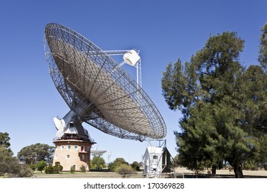 Radio Telescope Dish Dish In Parkes, Australia