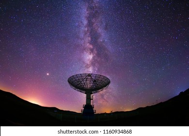 Radio telescopes and the Milky Way at night