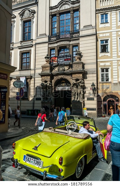 RAGUE, CZECH REPUBLIC - MAY\
11: Tourists renting a classic car in Old Town Prague on May 11,\
2006. Renting car and driver is a popular way to see Prague\'s\
historic center.