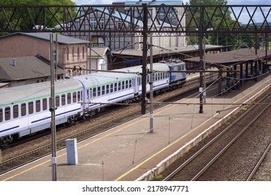 RAILWAY TRANSPORT - Passenger Express Train Enters To Station