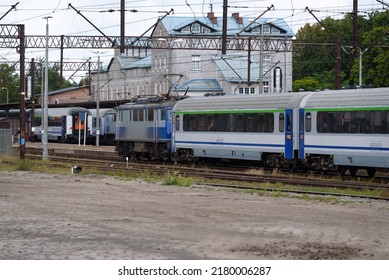 RAILWAY TRANSPORT - Passenger Express Train Enters To Station