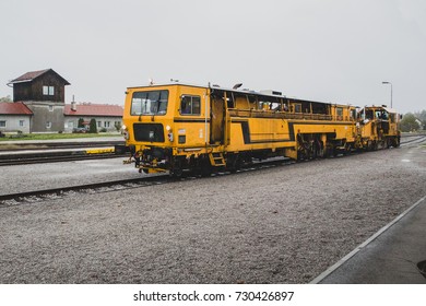 Railway Work Train On Station Foggy Stock Photo 730426897 | Shutterstock