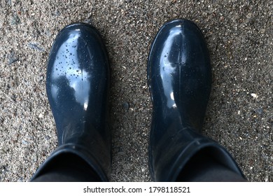 navy blue rain boots