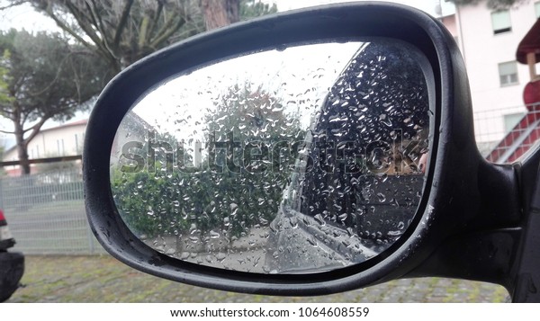 rain car\
mirror