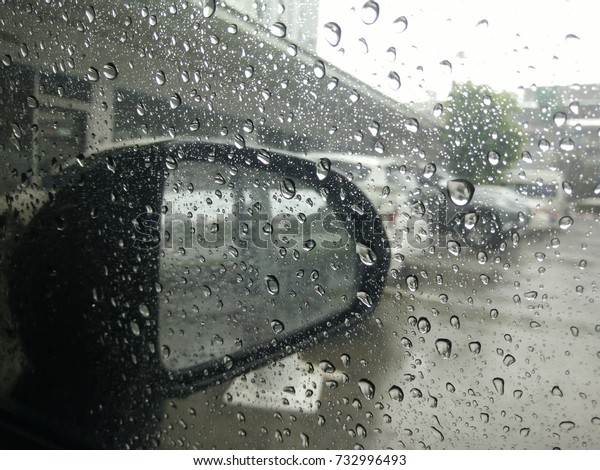 Rain with car
mirror