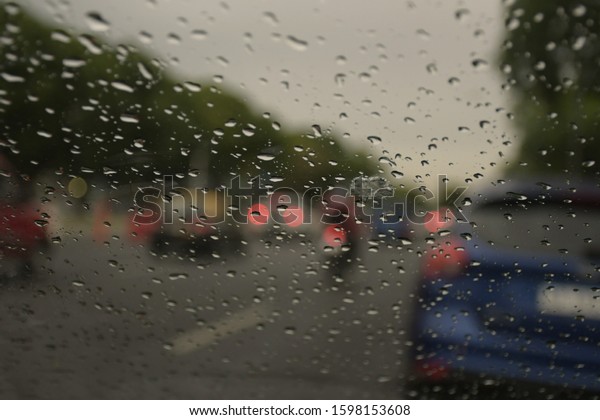 rain car traffic vehicle\
wet window 