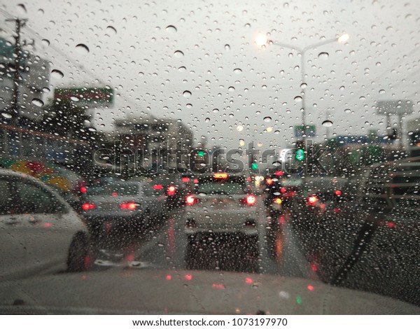 \
Rain car window\
glass