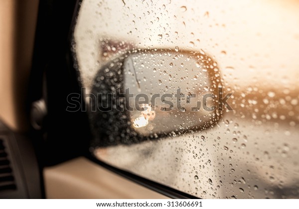 Rain drops on the window\'s car with traffic\
blur,Vintage tone