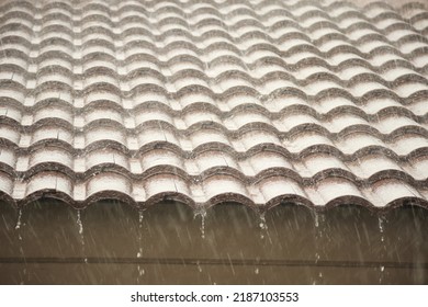 1,888 Rain falling roof Images, Stock Photos & Vectors | Shutterstock