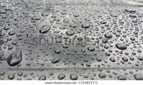 Rain on the\
roof of the car , beautiful\
texture