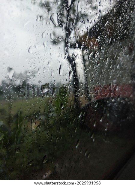 Rain on Windows Car for background website or photo\
profile 