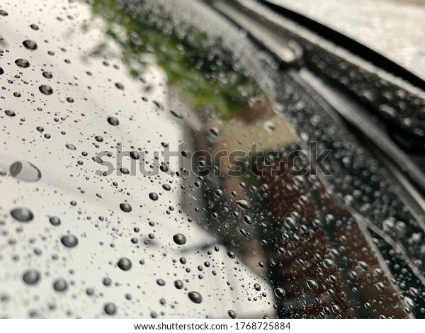 The rain that on the windshield Is a beautiful\
clear droplet With the background that has shadows reflected by\
light Makes the image look dimensional, fresh, wet, juicy, giving a\
warm feeling.