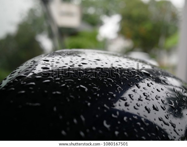 rain water drops on car.\

