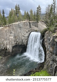 Rainbow falls devils postpile trail