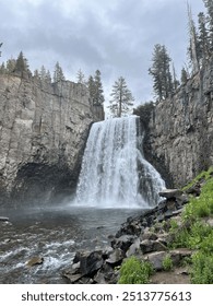 Rainbow falls devils postpile trail