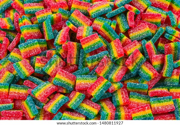 虹のジューシーなグミのキャンディ背景 平面図 ゼリー菓子 の写真素材 今すぐ編集
