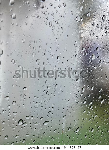 Raindrop at the car\
window
