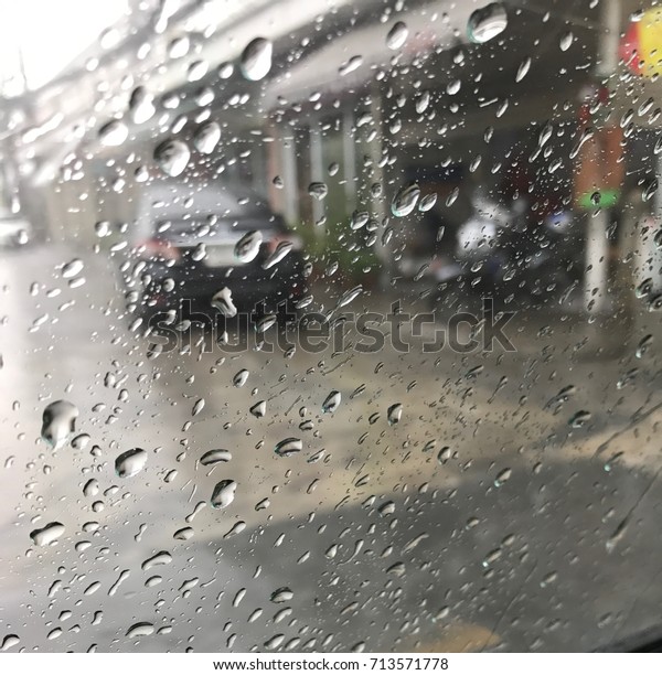 Raindrop from car window\
