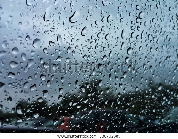 Raindrops in car\'s\
window