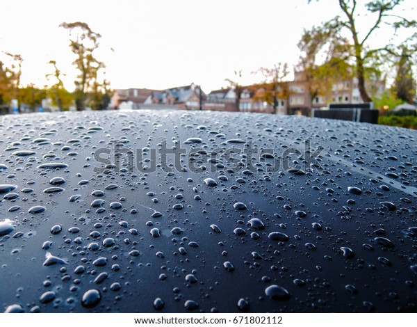 Raindrops on a car\
rooftop