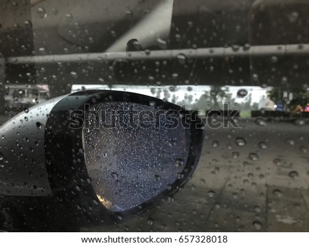 Raindrops with trafficjam