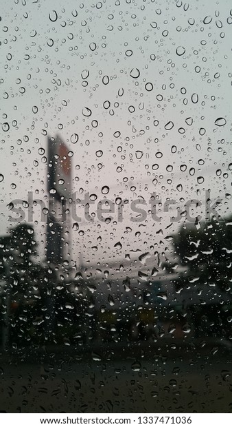 raining in a
car