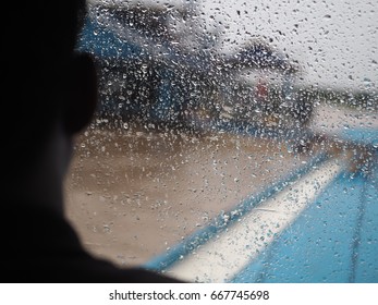It’s raining lightly. 