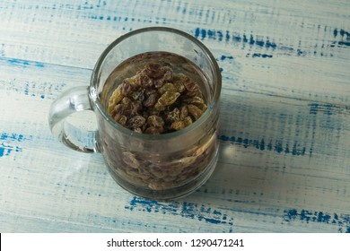 Raisin In Water. Soak The Raisins For Softening And Cooking.