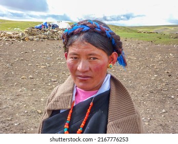 Raka, Tibet, 15 September 2010: Portret Of A Tibetan Woman
