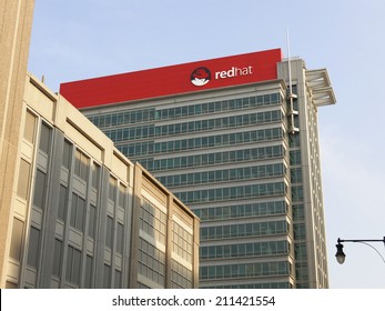 Imagenes Fotos De Stock Y Vectores Sobre Red Hat Shutterstock