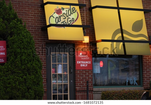 Raleigh, NC/United States-\
03/23/2020: A Carside to go sign on the exterior of an Applebee\'s\
restaurant. 
