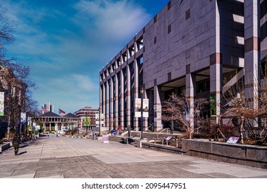 Raleigh, North Carolina USA-12 22 2021: The Raleigh Pedestrian Mall With The History Museum On The Right And The State Legislature Building Straight Ahead.