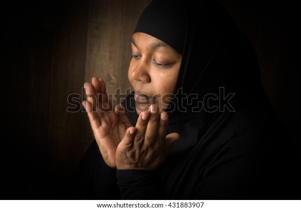 Ramadan Prayer Muslim Mature Woman Stock Photo Edit Now 431883907