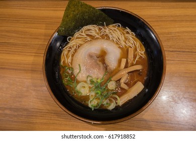 Raman Noodle In Restaurant .with Pork In A Big Black Bowl