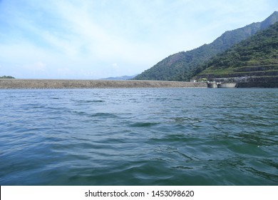 Randenigala dam is located in Rattembe, Kandy, Sri Lanka. The reservoir generates hydro electricity for ceylon electricity board. Randenigala dam fill from Victoria Reservoir upstream and Mahawel Rive