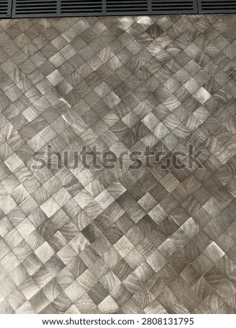Random diagonal mozaic tile like e shell clamps motif 