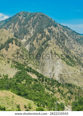 random mesmerizing mountain range in kashmir, India