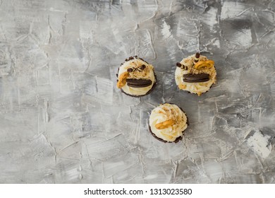 Сakes in the range on a gray background handmade
