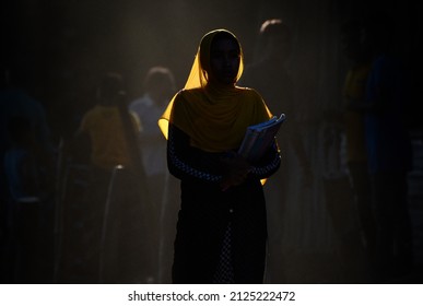 Rangpur Bangladesh 25 February 2019 Girl Holding Some Books In Hand Walking To An Urban School