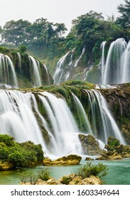Ranks as the largest waterfall in Asia and the fourth largest waterfall in the world, Detian Waterfall is located in the Detian village, Shuolong Town, Daxin Coutny, Chongzuo City near Nanning 
