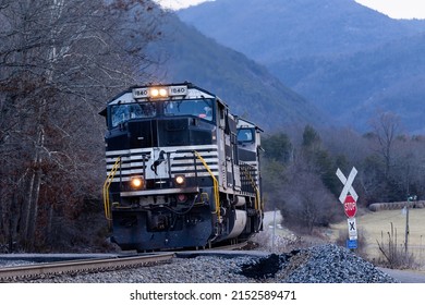 RAPHINE, UNITED STATES - Feb 19, 2022: A shot of the Norfolk Southern Railway train in Shenandoah Valley, Raphine, Virginia, United States