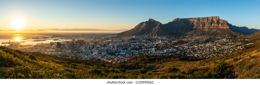 Rare cloudless view on capetown and the table mountain while sunrise.