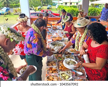 RAROTONGA -  DEC 28 2017:Cook Islanders People Eat Traditional Food.South Pacific Islands Are Banning Foreign Junk Food Imports In Favour Of An All-local Organic Diet As A Way To Combat Future Health 