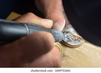 RAROTONGA - JAN 14 2018:Cook Islander Maori Engraves Sea Turtle On A Black Pearl Shell. Turtle Symbol Signifies Good Health And Long Life. The Turtle Has Great Longevity Living Up To 150 Years