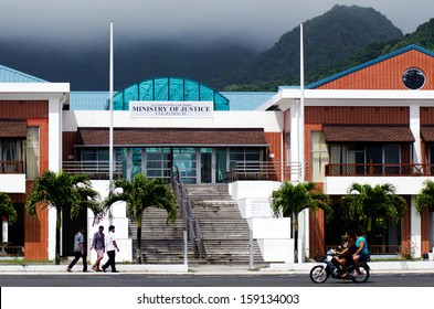 RAROTONGA - SEP 16:Cook Islanders Pass By The Cook Islands Minister Of Justice Building On Sep 16 2013.Cook Islands Legal System Is Based On New Zealand Law And English Common Law.