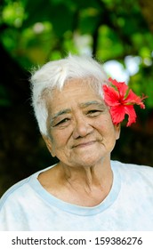 RAROTONGA - SEP 21:Exotic Hibiscus Flower On Elderly Pacific Islander Woman.The Cook Islands' Main Population Centers Are On The Island Of Rarotonga Island (14,153 In 2006)